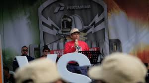 — colson whitehead, the new yorker, 19 july 2021 equally heartbroken was mentor krasniqi, who came to germany as a refugee from kosovo and worked as a barman before opening a restaurant four years ago, according to the new york times. Pertamina Gelar Pelombaan K3 Seperti Warrior Combat Tribun Medan