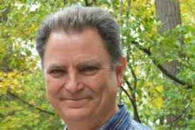 Stan Moore receives Outstanding Alumni Award