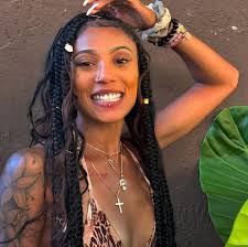 Who you gonna marry anyway, Spalding?” . . . by the looks of the world,  shi, i might have to 🥰🥹👑🏀 . 8:44 . #Loveandbasketball #lifesabucket  #prettylilhooper #courtside #mjiceyy #explore #barefoothooper #prettyface  #teamnoshoes #prettytoes