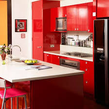 La madera aporta mucha frescura a la habitación, y van muy bien si adornas con alguna planta que te. 10 Cocinas Modernas De Colores Vivos Pisos Al Dia Pisos Com
