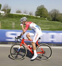 Ai meno quaranta dal traguardo inizia lo show dell'olandese che si mette all'inseguimento della coppia di testa formata da julian alaphilippe. Mathieu Van Der Poel Wint Op Spectaculaire Wijze De Amstel Gold Race De Volkskrant