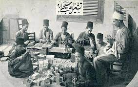 أهل مصر زمان - صورة من مصنع سجائر في مصر سنة 1906. | Facebook