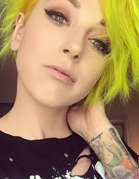 Oh baby Sami 🥹 I used to be so cool with shaved sides and all the colors  All I know is I'm so thankful for lip filler 😂 #throwback