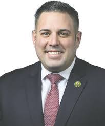 Benjamin Deyoung's Instagram, Twitter & Facebook