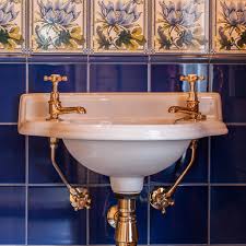 Dabei dürfen die deckenhöhen nicht zu tief sein, damit entsprechend platz vorhanden ist. Badezimmer Nostalgisch Traditional Bathrooms
