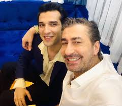 Hasta olan anne babasının yanından ayrılmayan erkan petekkaya'nın hayatıda merak edildi. Erkanpetekkaya Hashtag On Twitter