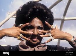 Shirley bassey hi-res stock photography and images