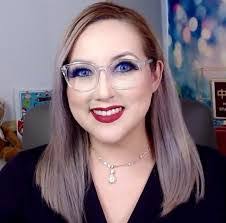 Lisa Holsinger's Instagram, Twitter & Facebook