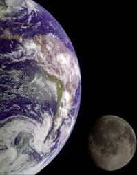 Die zeichen wird man im laufe der geschichte vor allem unter den theologen immer genauer studieren und auch das alter der erde gemäß der bibel eruieren, um zu erahnen, wann das. Dlr Next Wird Der Mond Eines Tages Auf Die Erde Sturzen