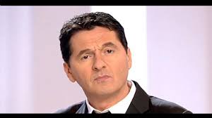 Teo mammucari ( roma , 12 de agosto de 1964) es un presentador de televisión, actor y cantante italiano. Teo Mammucari Annuncia Di Essersi Sposato Ma Qualcosa Non Torna