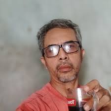 Take a closer look at this picture of an Australian bikini model