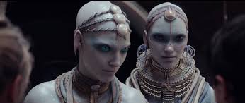 Film Valerian And The City Of A Thousand Planets 2017 Valerian And The City Of A Thousand Planets 2017 Photo Valerian Planet Movie Aliens Guy
