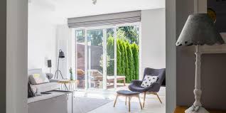 kleine woonkamer groter laten lijken 11 tips slimster kleine woonkamer smalle woonkamer woonkamer