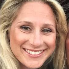 Renee Head's Instagram, Twitter & Facebook