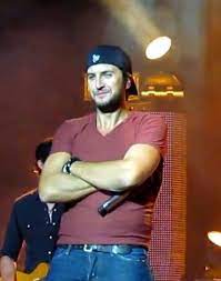 Luke Bryan Man I Sure Do Love Him And That Backwards Hat Luke Bryan Concert Luke Bryan Hot Luke Bryan