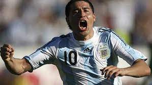 He was given a contract by the latter on 27 february. Riquelme Renuncia A La Seleccion Argentina