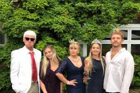 Phillip schofield and his family celebrated his oldest daughter molly's birthday. This Morning S Phillip Schofield Posts Rare Snap With Grown Up Daughters Molly And Ruby On Family Holiday Rsvp Live