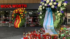 Wie polizei und staatsanwaltschaft am samstagnachmittag bekanntgegeben haben hat der ermittlungsrichter haftbefehl wegen dreifachen mordes, versuchten mordes und. Cvt60m7esdqnlm