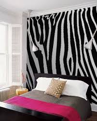 Everyone Loves Zebras 10 Striped Interior Musts Pixersize Com Zebra Print Bedroom Zebra Print Rooms Zebra Bedroom