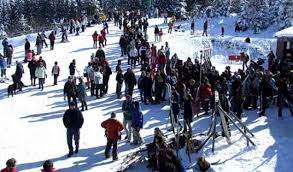 La baraque de fraiture is on the ridge separating the basin of the river ourthe from that of the amblève on the summit of the plateau des tailles consisting of grassland, countryside and forest. Baraque La Fraiture Le Royaume Belge Du Ski Ardenne Web