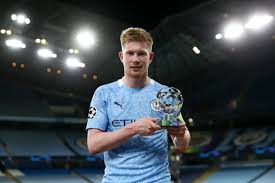 De bruyne was subbed off in the 59th minute of saturday's champions league final against chelsea because of an eye injury, according to stuart brennan of the manchester evening news. Kevin De Bruyne Signs New Man City Contract That Will See Midfielder Surpass 10 Year Mark At Etihad