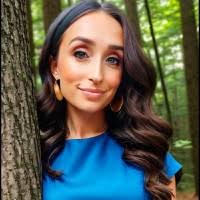 Nicole Cuthbertson's Instagram, Twitter & Facebook