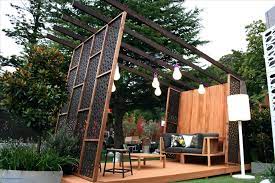 16 Incredible Patio Divider Walls For Your Home Breakpr Idee Deco Jardin Idees Jardin Panneau De Cloture