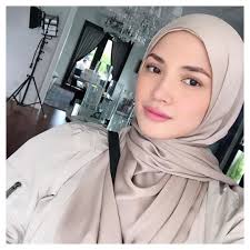 Hero seorang cinderella merupakan sebuah drama bergenre cinta yang berbahasa melayu di negara malaysia. Edtv Sembang Suka Sangat Lakonan Fazura Sebagai Nura Medina Hero Seorang Cinderella
