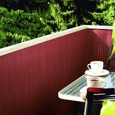 Attraktiver Balkon Blickschutz In Der Farbe Rot Ganzjahrige Nutzung Durch Klimafestes Pvc Material Sehr Uv Stabil Balkon Sichtschutz Sichtschutzmatten Balkon