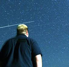 Sieben biwaks am berg und am see für die zeit zu zweit. Astronomie Lyriden Sternschnuppen Am Himmel Zu Sehen Welt
