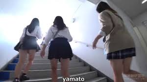 หนุ่มซ่อนกล้อง เพื่อแอบถ่ายใต้กระโปรงสาวๆ 88 | VIEXX.COM