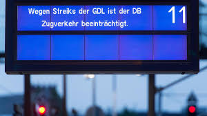 Personalchef seiler (57) appelliert, die tarifgespräche fortzusetzen. Nach Gdl Drohnung Bahn Streik Lasst Sich Kaum Noch Abwenden Welt