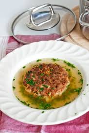 Richtig Lecker Und Mit Diesem Rezept Ganz Schnell Fertig Die Herzhafte Kaspressknodelsuppe Mit Schnittlauch Leckere Gesunde Rezepte Rezepte Fleisch Gerichte