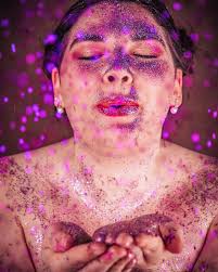 This is me 💕 Ich bin Eileen. 25 Jahre alt und meine Leidenschaft ist  Makeup! Ich möchte euch all mein Wissen weitergeben. Euch erwarten viele  Tipps rund um das Thema Mindset und