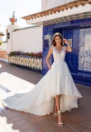Pin By Eugenia Krause On High Low Wedding Dresses In 2021 Wedding Dresses High Low Wedding Dresses Hi Low Wedding Dress