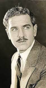 Allan Dix's Instagram, Twitter & Facebook