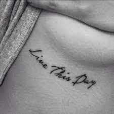 15+ tatuajes minimalistas de letras pequeñas para mujer debajo de los senos. Pin On Tattos Ideas