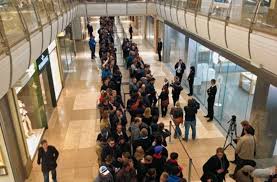 Apple Store In Sindelfingen Apple Hype Im Breuningerland Landkreis Boblingen Stuttgarter Zeitung