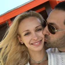 Un banquero estadounidense rompió con su novia y desató una inesperada  venganza