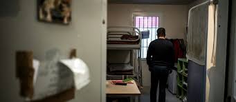En Prison Ces Codetenus Qui Apaisent Pour Prevenir Le Suicide Le Point
