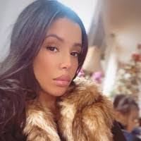 Lauren Perri's Instagram, Twitter & Facebook