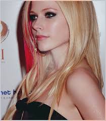 ellen lima (@avrillavignerocks) no Meadd: “♥ » HOME •