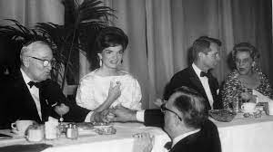 And, as reflection tells us, those positions may have had a profound effect upon their relationship. Wie In The Crown Queen Jackie Kennedy Hatten Eiszeit Promiflash De