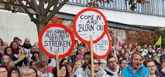 » weitere 2 übersetzungen für streiken innerhalb von kommentaren. Streik Du Bist Halle