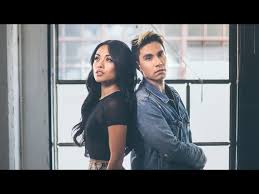 Saat ku sendiri, kulihat photo dan video bersamamu yang tlah lama kusimpan hancur hati ini melihat semua gambar diri yang tak bisa ku ku ulang kembali. Youtuber Amerika Cover Lagu Hanya Rindu Dengan 2 Bahasa Okezone Celebrity
