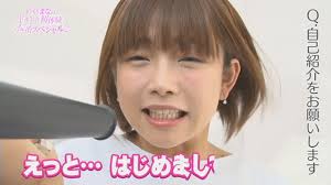 17612「新しい波24」｜セクシー女優の紗倉まなが顔面に強風を受けて変顔