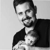 Damian Hess's Instagram, Twitter & Facebook