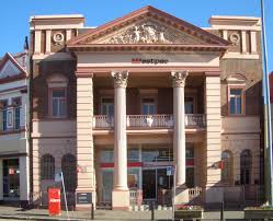 Westpac Bank Building Balmain Nsw How Is This Building Similar To The Parthenon How Is It Different To The Parthenon Banks Building House Styles Parthenon