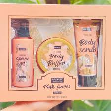 There can be many objects in a scene: Essence Sence ÙƒÙˆØ²Ù…ØªÙƒ Ø§Ù„ÙƒÙˆØ® Ø§Ù„ØµÙ„ÙŠØ® Alkoukh Cosmetics Facebook