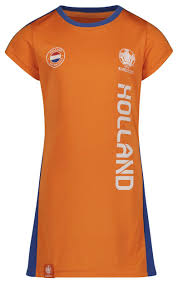 Op het europees kampioenschap is de eerste overlever van de groepsfase sinds woensdagavond bekend. Ek Voetbal Kinderjurk Oranje Hema